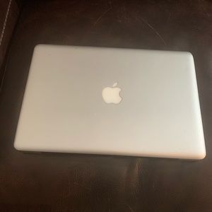 2013 MAC LAPTOP 13’ INCH SCREEN